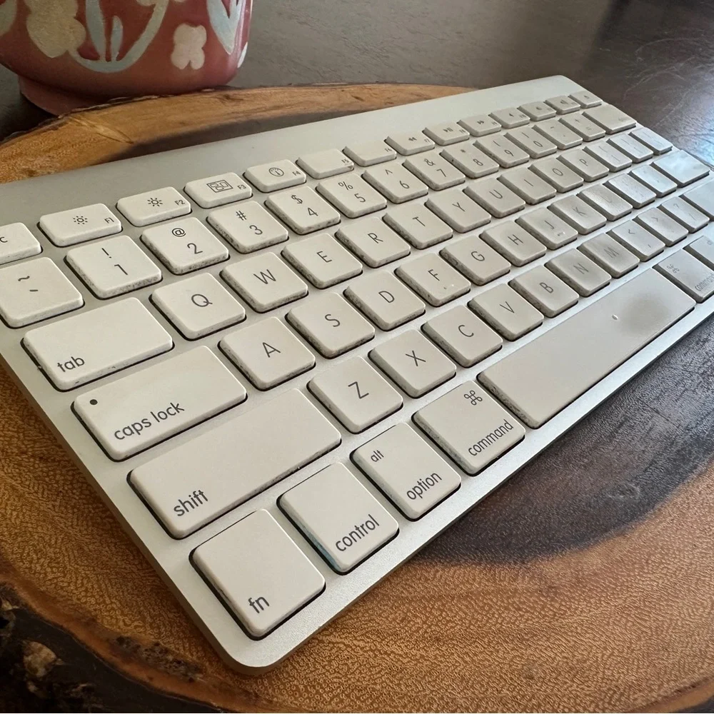 Apple Bluetooth Model Magic A1314 Wireless Keyboard